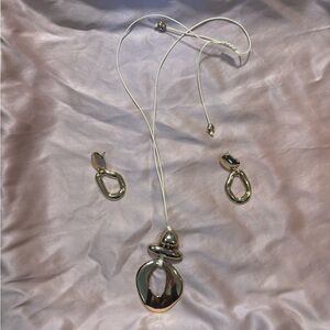 Elegant Gold Jewelry Set — Gold pendant Necklace & Earring Set